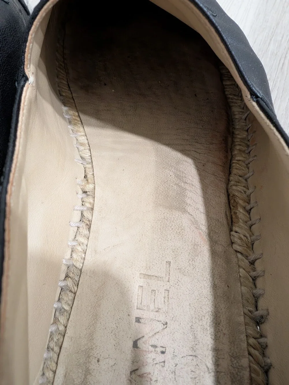 Pre-owner Chanel Black Leather Espadrille Flats Size 38